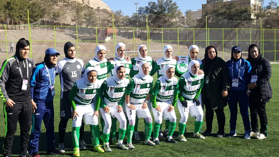 دربی فوتبال بانوان: شمایل جدید ذوب آهن و هواداران پشت فنس