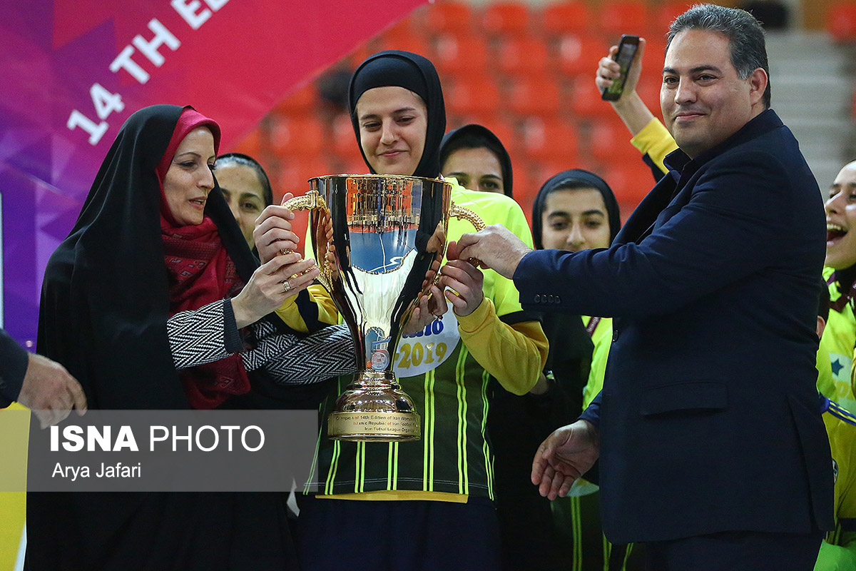 گزارش تصویری مراسم اهدای جام لیگ برتر فوتسال بانوان