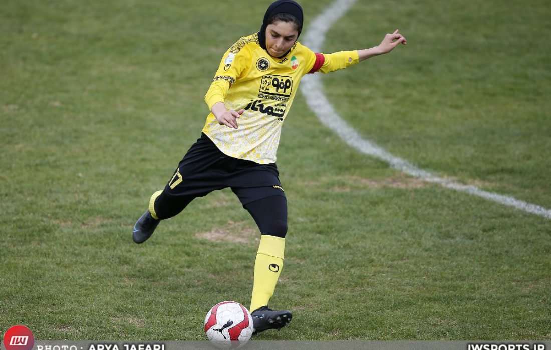 درباره شقایق روزبهان ؛ قویتر از آن که میپنداریم