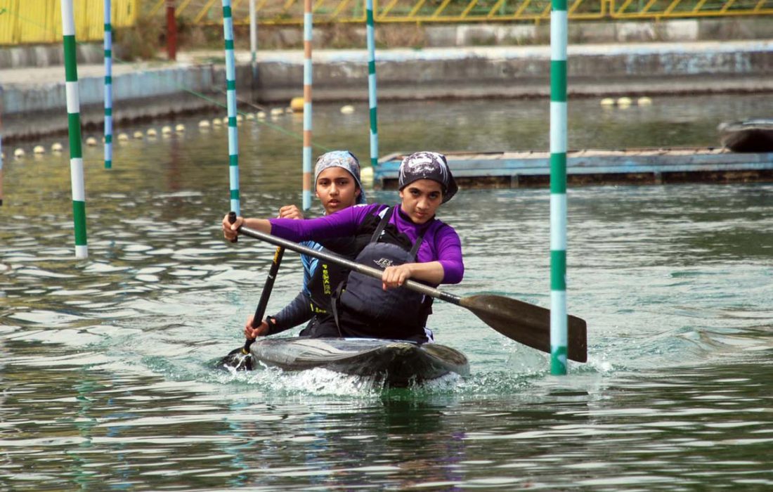 باورنکردنی: آوا شهرکرد و آوای شهرکرد، دو تیم در یک لیگ!