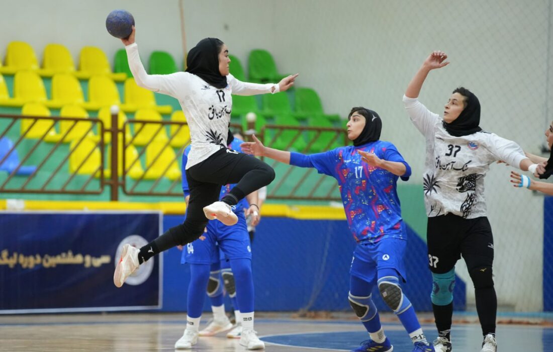 پیروزی سنگ‌آهن بافق و سپاهان | استقلال مساوی کرد