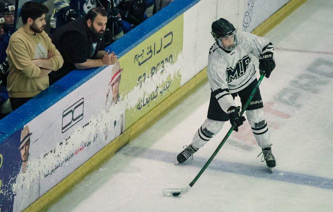 ام دات آر قهرمانی در لیگ هاکی روی یخ را تکرار کرد