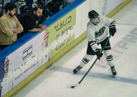 ام دات آر قهرمانی در لیگ هاکی روی یخ را تکرار کرد